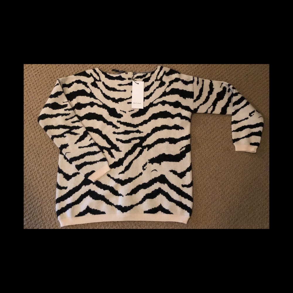 Size med 6/8 new sweater . “ see u soon”